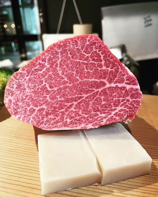 [Perfect for anniversaries, entertaining guests, or special occasions] Indulge in our popular premium filet mignon made from carefully selected female Mikaku cattle – Tenderloin Steak Course. ◆ *Amount of meat can be adjusted.