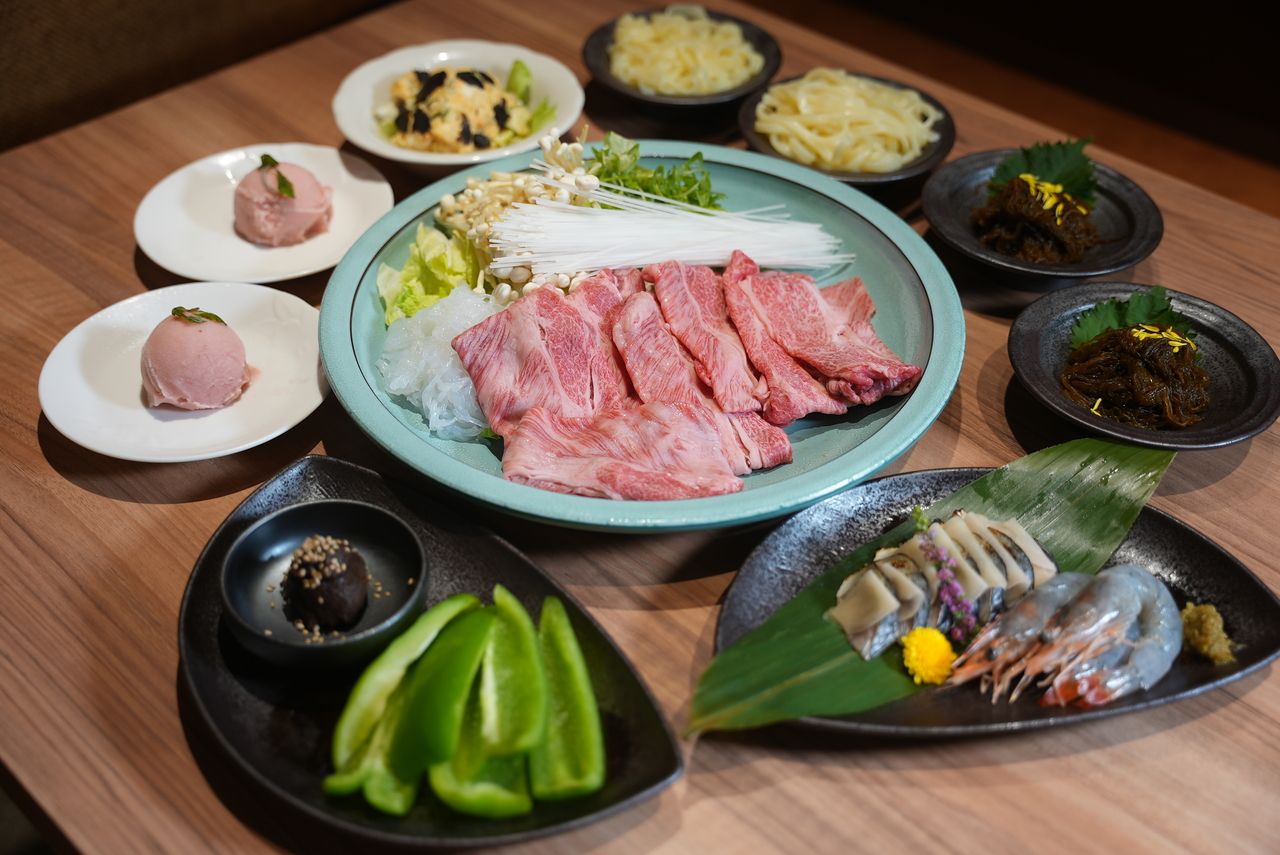 Matsusaka beef sukiyaki or shabu-shabu course (120g / directly shipped from Horisaka Ranch)