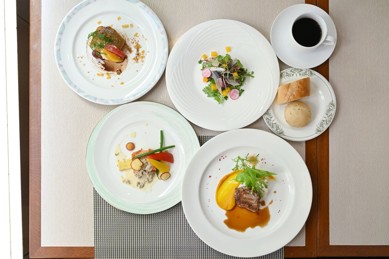 ランチコース　プレジール　選べる前菜/スープ＆魚料理と牛フィレ肉　全4品+選べる乾杯１ドリンク