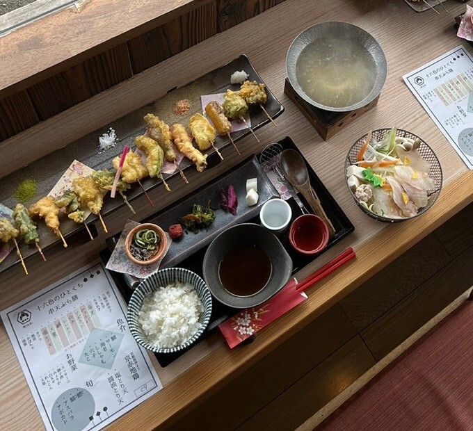 【1 drink included】Mini hot pot of sea bream shabu-shabu and assorted 16-color bite-sized tempura set