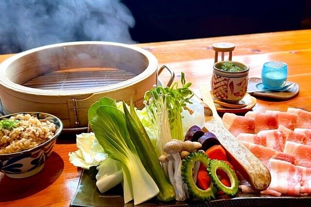 Yanbar 肉 / 冲绳料理 Shimabutaya