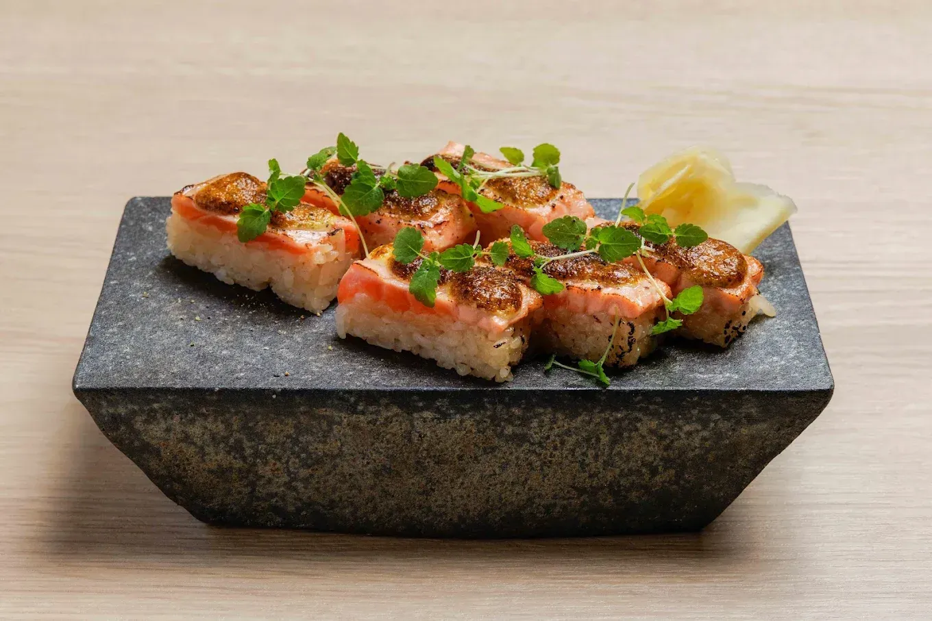 식도 본드 — 스시 식도