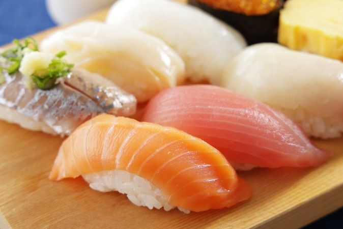 Sushi Bar にぎりて