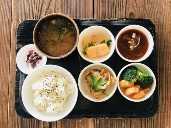 《当日ＯＫ》選べる小鉢で嬉しい♪【夜ごはんセット】1600円（税込）