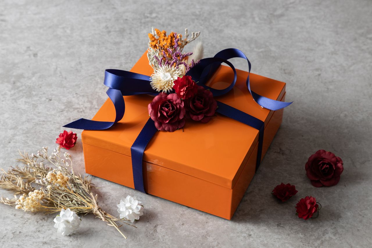 大切な方へのお祝いや記念日に。メッセージを添えた"Anniversary Box"です。