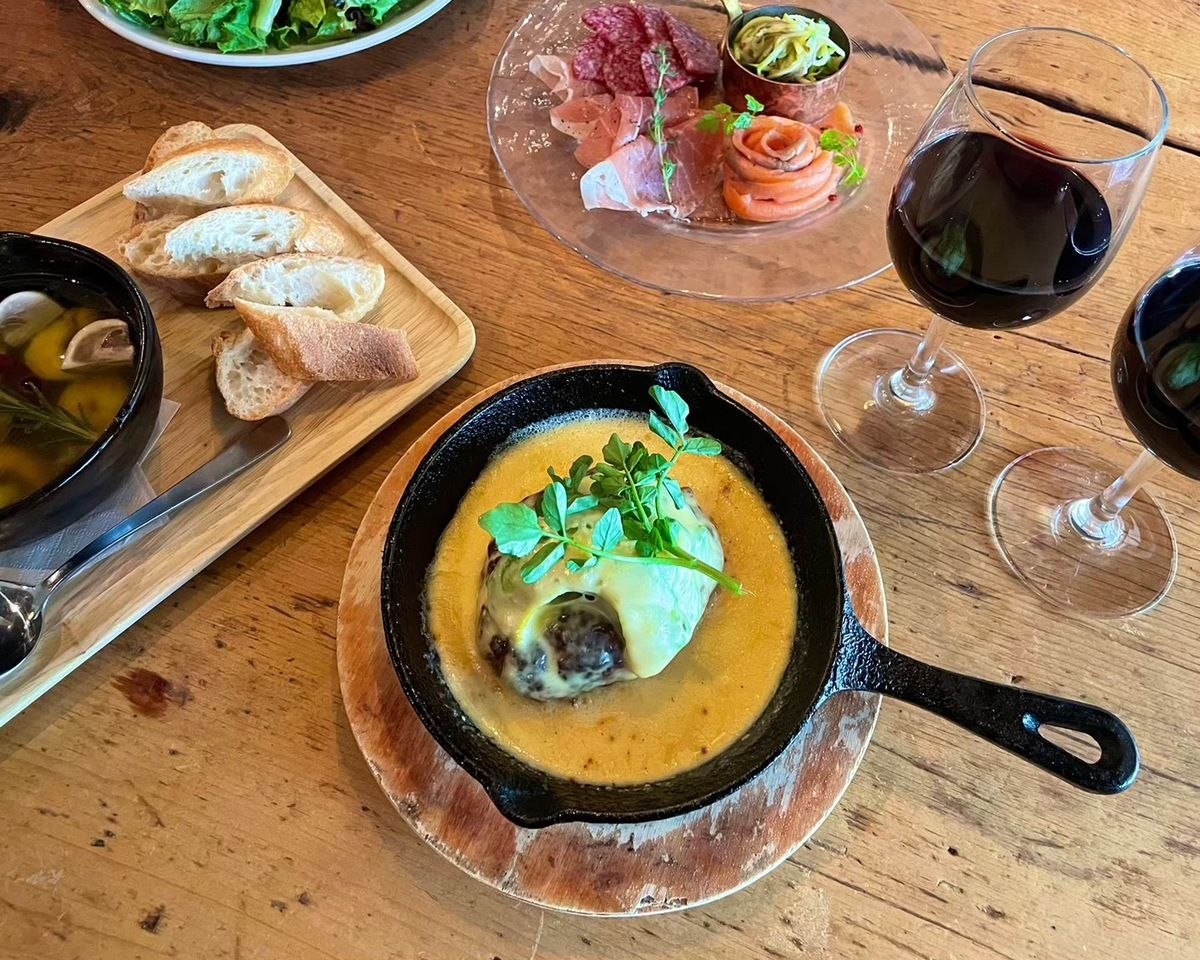 【コトカフェ満喫スペシャルお肉コース！】人気のハンバーグとオススメのお食事やデザートが付く特別な日にオススメのコース☆