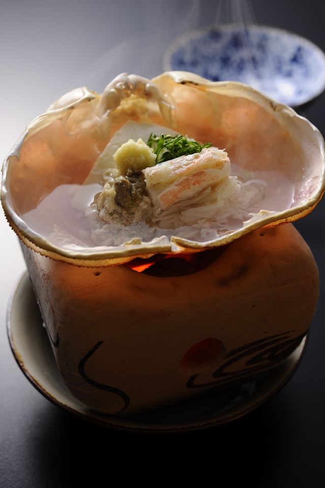 Kaiseki Course Cuisine　JPY 25,000