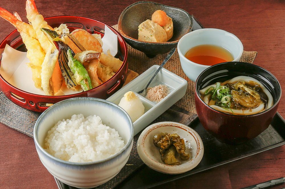 【ランチ宴席飲み放題プラン】ランチ御膳＆おつまみ2品に飲み放題120分がついた土日祝限定の宴席プラン