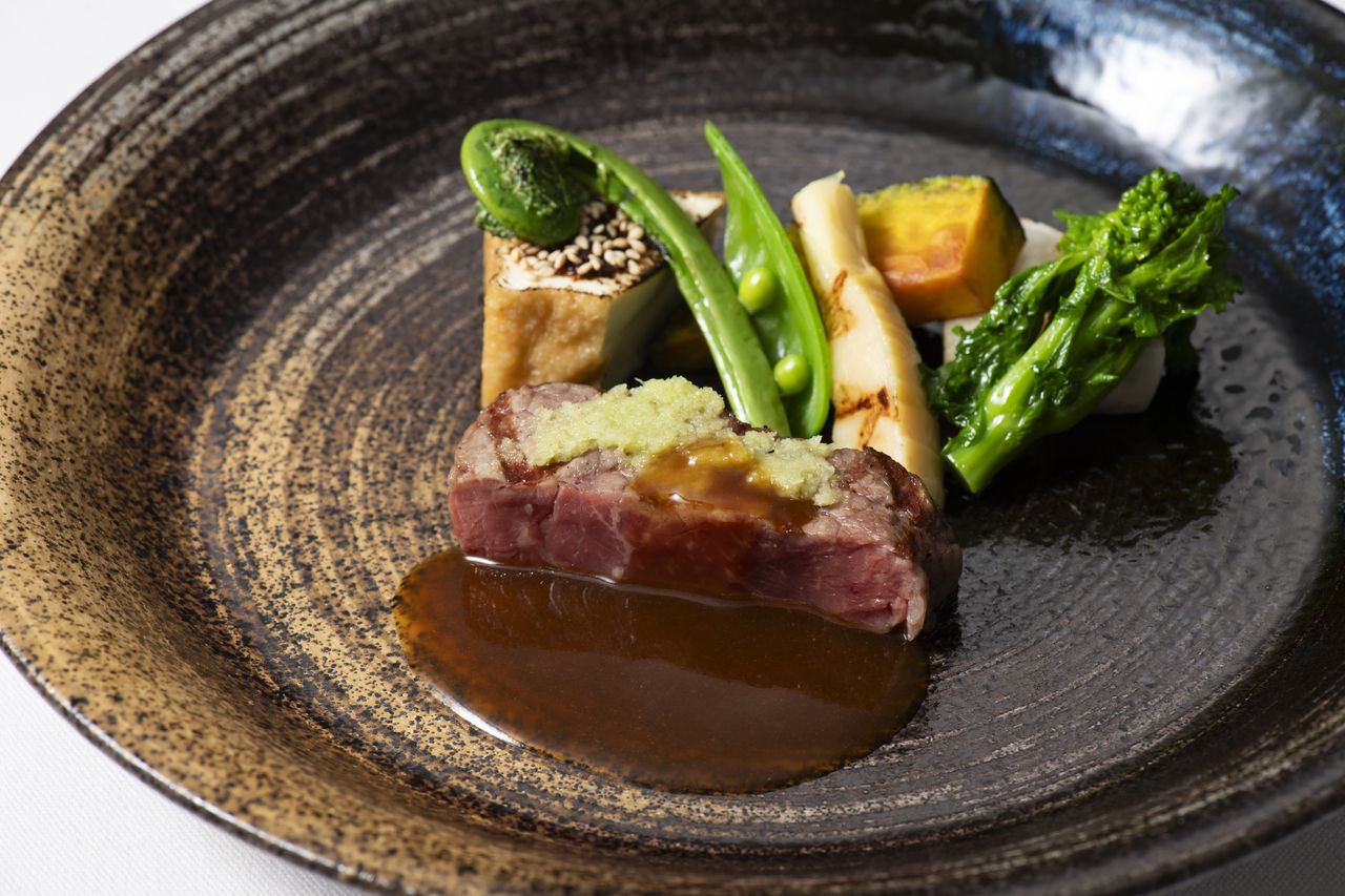 A celebratory lunch featuring the bounty of spring and domestic beef: 6,000 yen