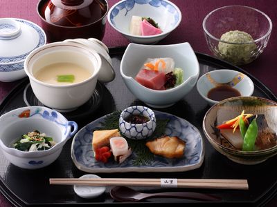 [Weekdays Only] Lunch set "Ichiju Gosai"