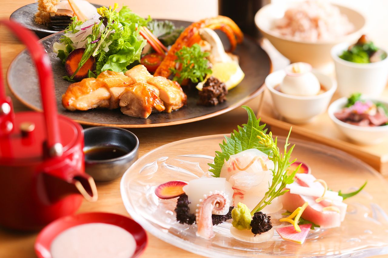 【土日祝限定ランチ】さんぽう御膳　季節の海鮮と但馬の鶏グリル [4/1～]