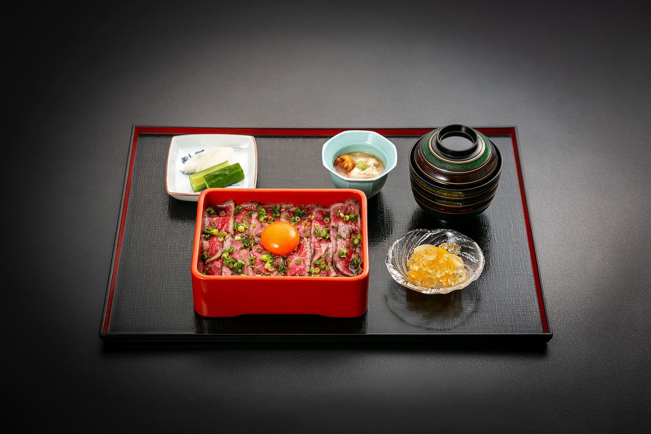 Japanese-style roast beef rice bowl