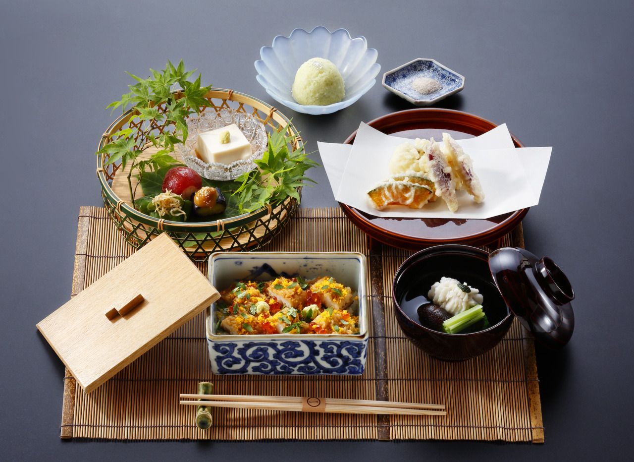【Lunch / Private Room】Hamo Tempura, Steamed Hamo Sushi, and More (Summer Only)