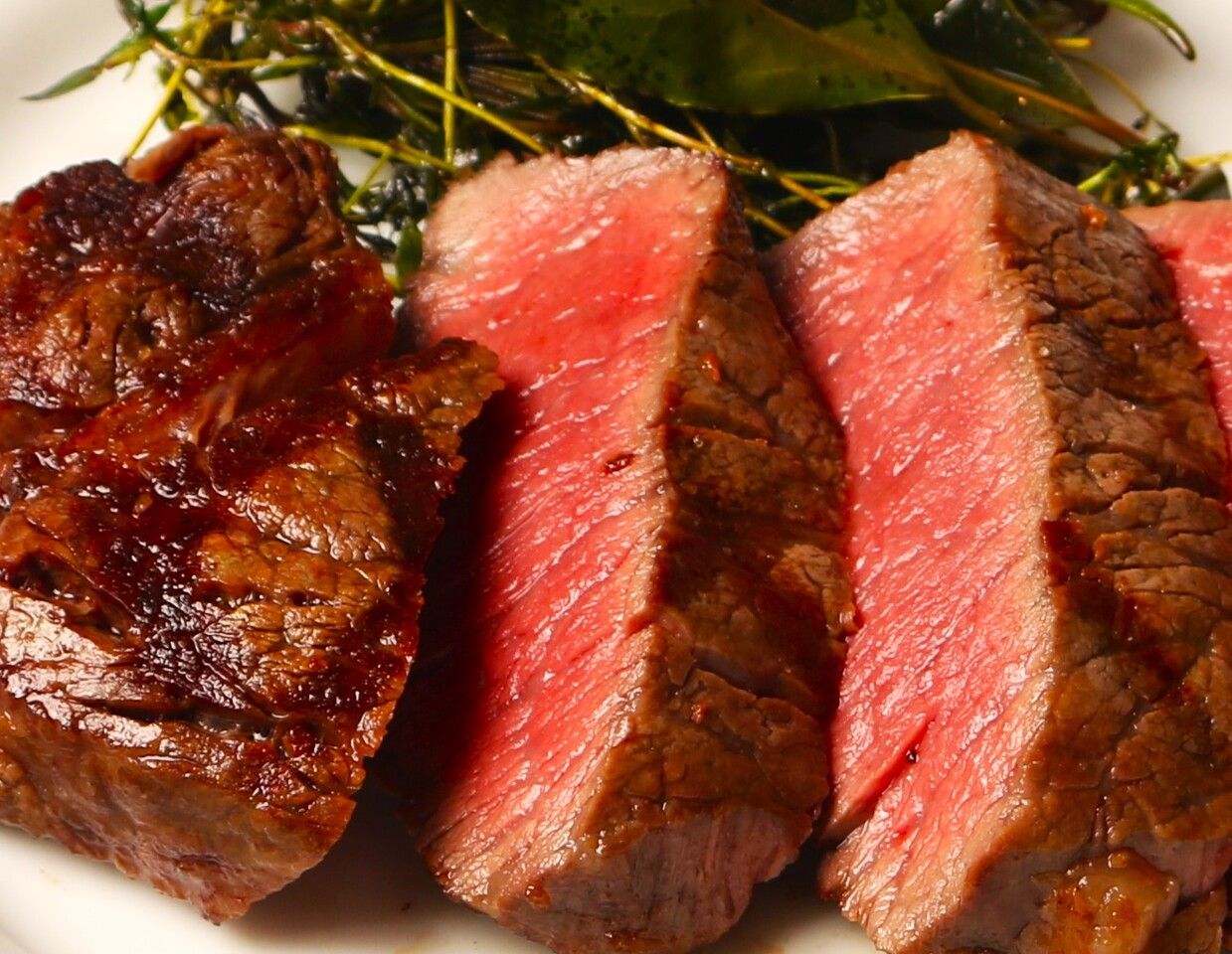 [Pranzo] Un pasto di 6 portate con manzo giapponese A5 "Hitachi Beef Kirameki Inner Round Steak" come piatto principale + abbinamento di vini a volontà