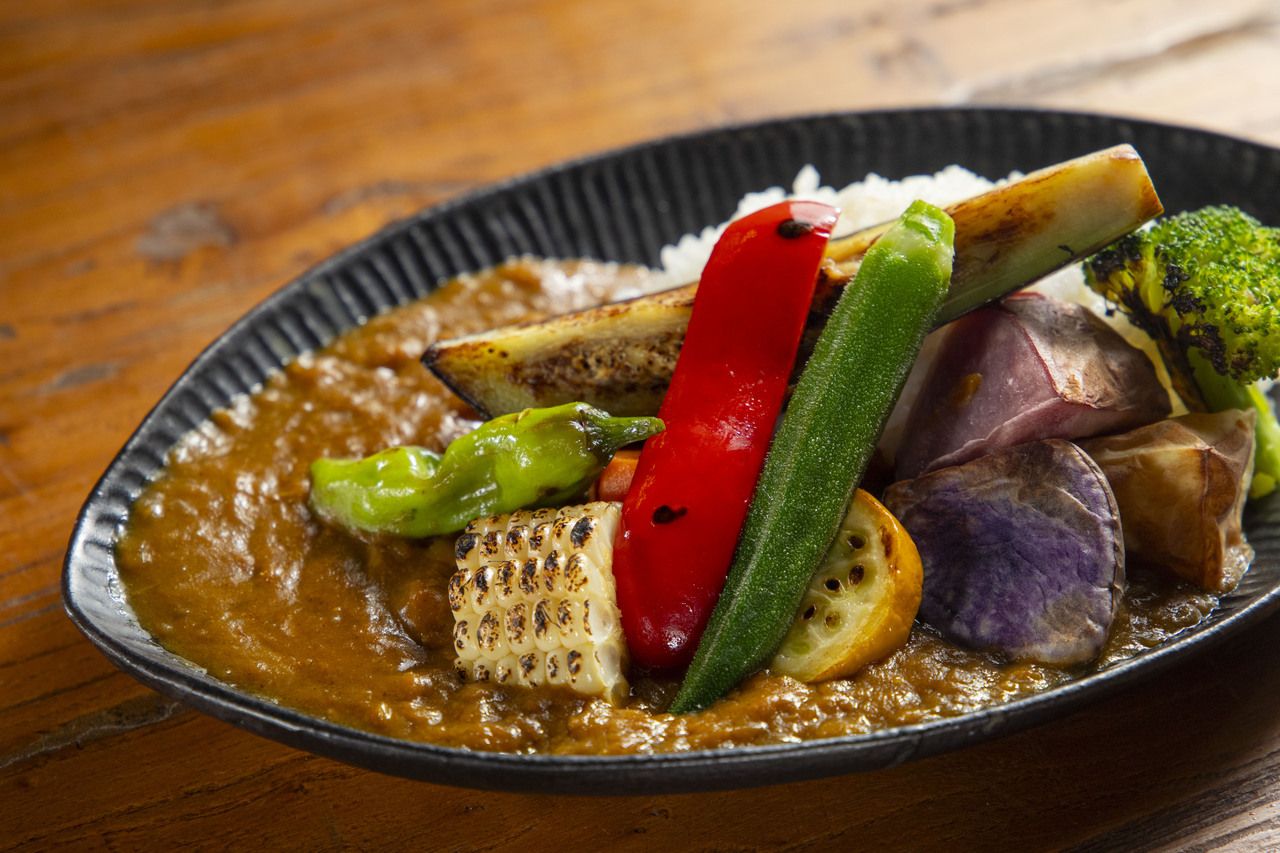 Aged Sake Curry with Abundant Awaji Beef and Awaji Onion