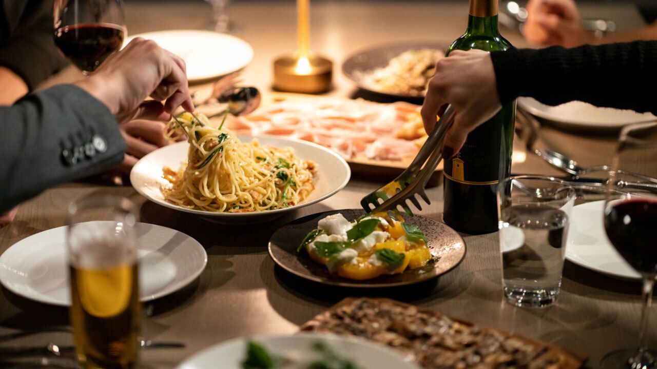 Dinner Casual Share Plan [Champagne toast x food sharing style] Tapas platter, special roast beef, and other sharing style dishes, total of 4 dishes