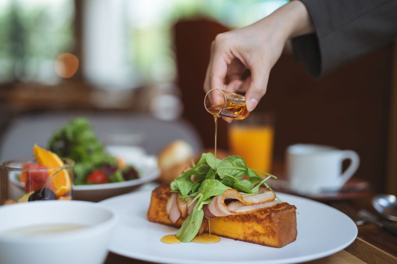 [Mañana] Semi-buffet con platos principales a elegir