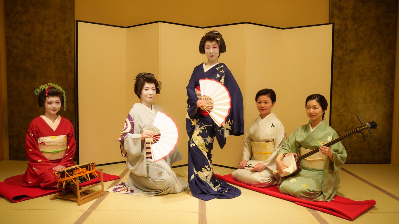 2時間芸者宴会プラン（飲み放題）　　芸者衆3人