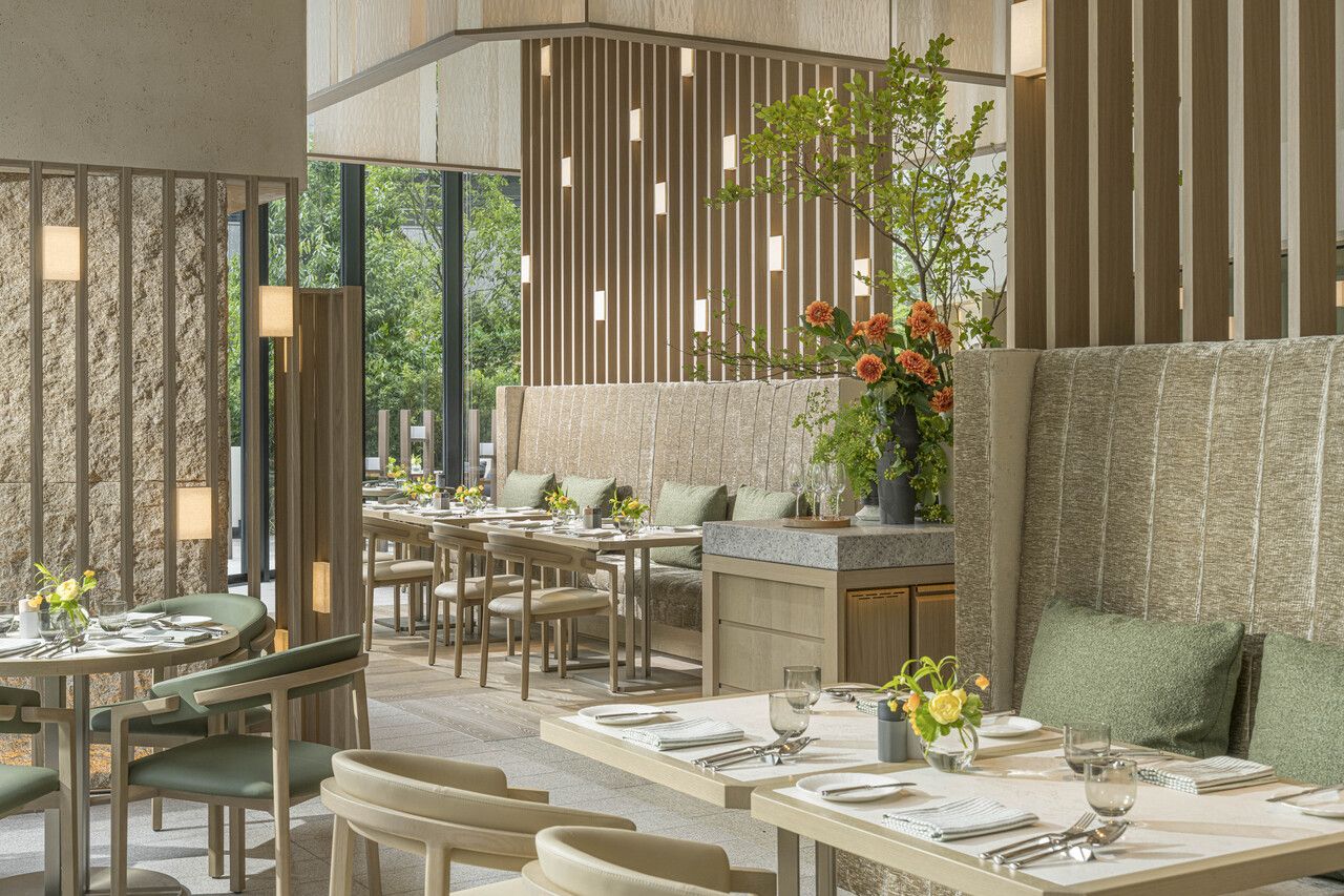 「本日のランチ３品セットメニュー：プラ・デュ・ジュール」サラダ・スープ・メイン・食後のお飲み物付き　