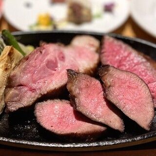 丰富的午餐牛排套餐