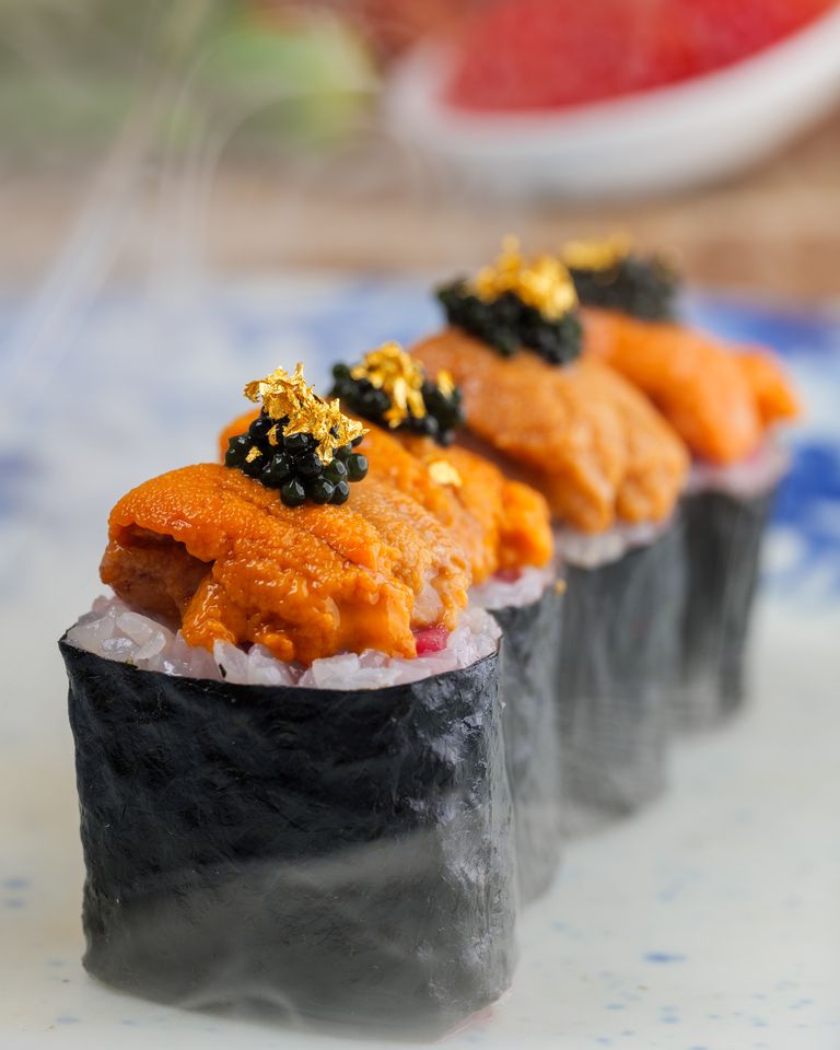 Meat quality is paramount! Private rooms guaranteed [Gen] offers six carefully selected grilled dishes with condiments that match the cut of meat. In addition, we offer our anniversary specials "Instantly Smoked Wagyu Sushi - Sea Urchin and Caviar" and "Wagyu Fillet Brioche Cutlet Sandwich."