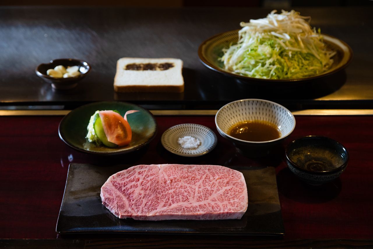 [Oita Wagyu Sirloin Steak 180g]