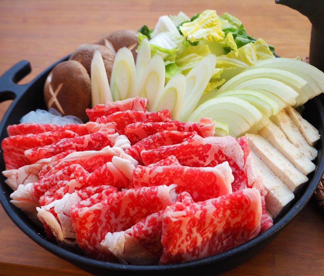 [Serves 3-4] Shinshu Alps Beef Sukiyaki Set (600g beef with vegetables)