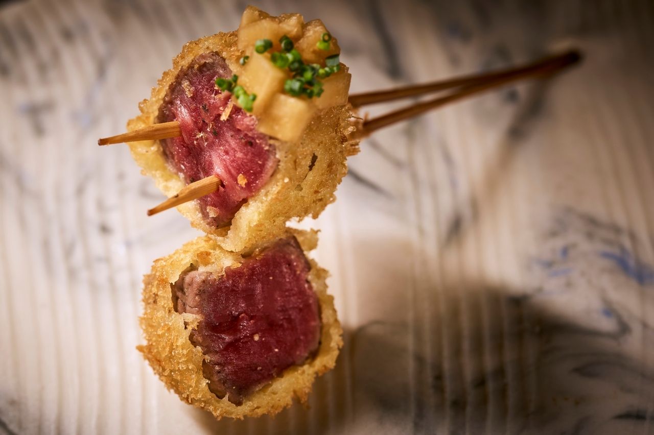 [Curso de Kushiage e pratos sazonais] Nosso curso recomendado onde você pode saborear pratos sazonais e espetos que utilizam ingredientes sazonais.