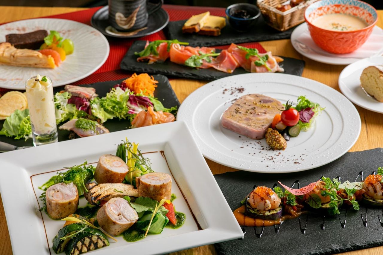 お肉もお魚も味わえるフルコースランチ