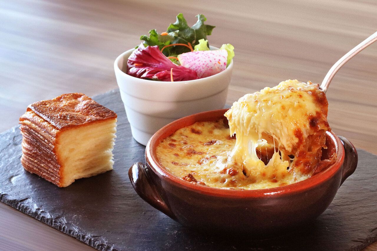 【1日16食限定】めくるクロワッサン食パン「オニオングラタン」