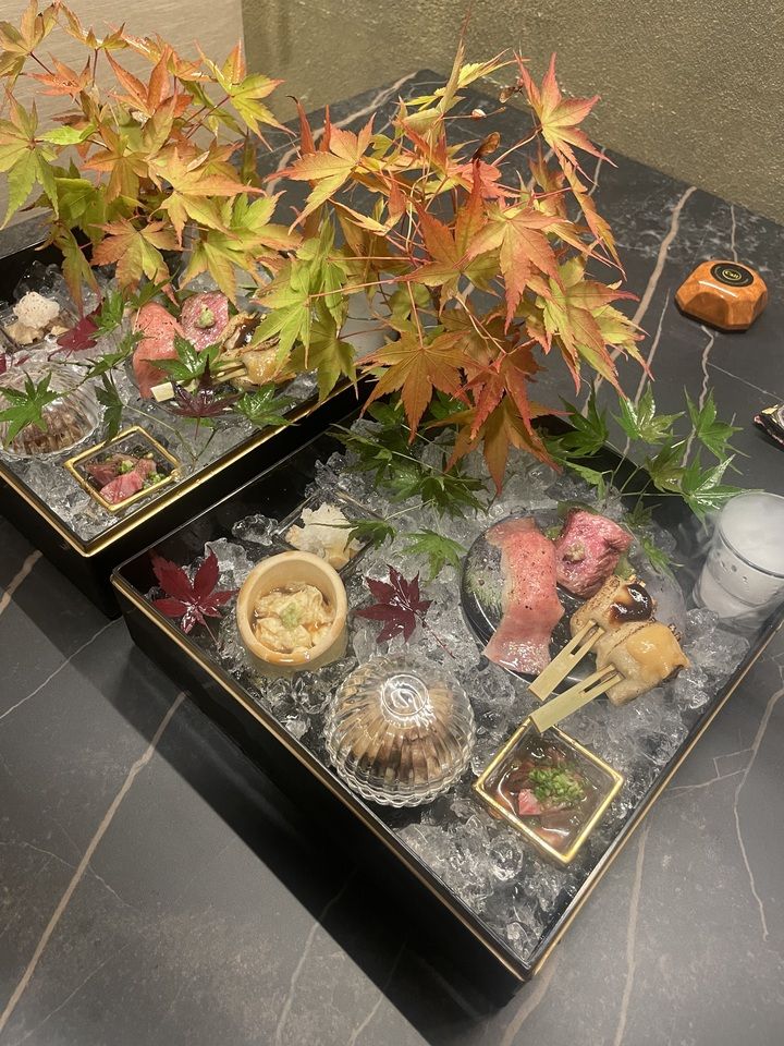 Empfohlen ⭐A5-zertifiziertes Omi-Rindfleisch ◆Spezial ◆ Sukiyaki-Gang mit 8 verschiedenen Vorspeisen und Zuckerwatte