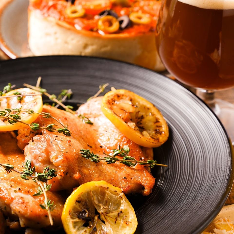 【乾杯ドリンク付き】旬野菜のニース風サラダからシカゴピザまで！デリリウムいいとこ取りコース...3,900yen 2名様~