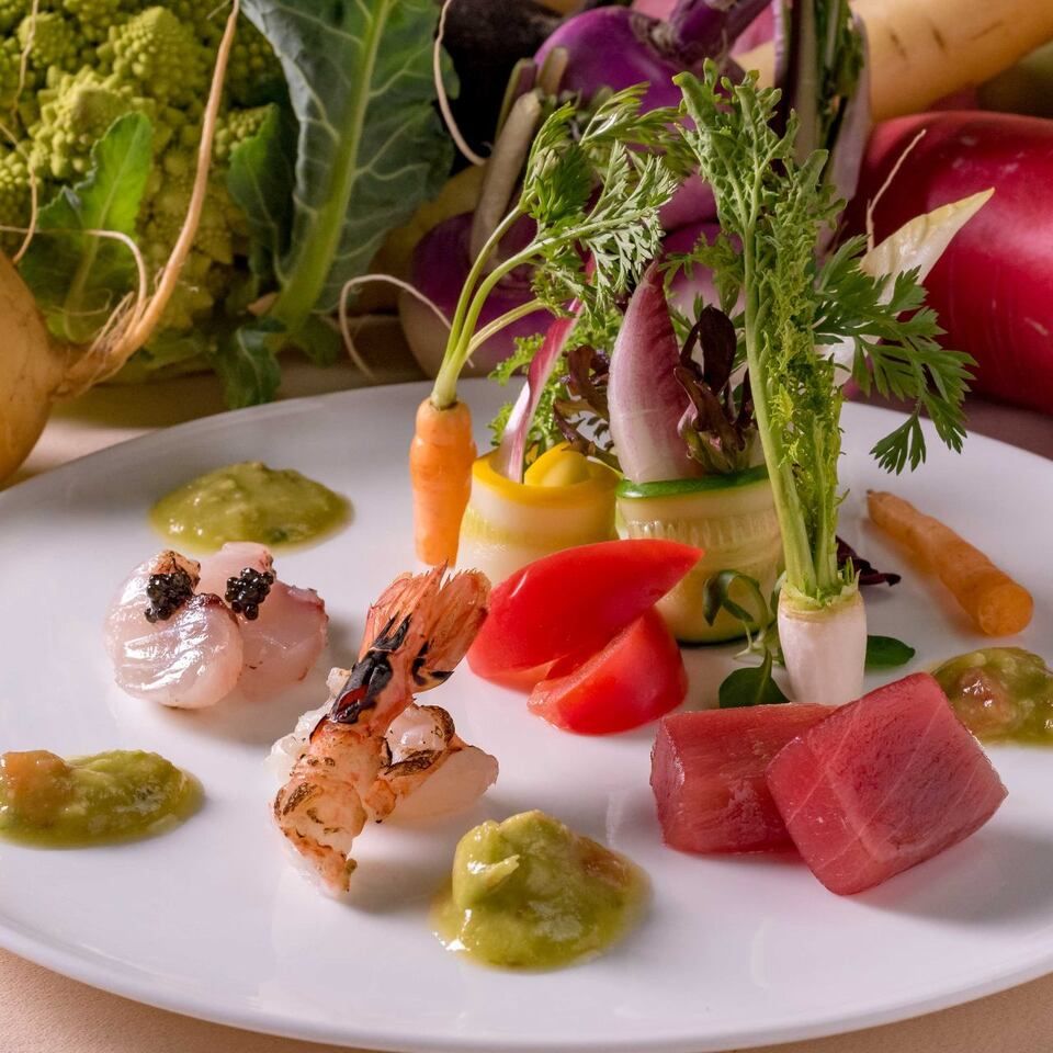  ランチコース A ￥6,000　乾杯スパークリングワイン付き　4/1～