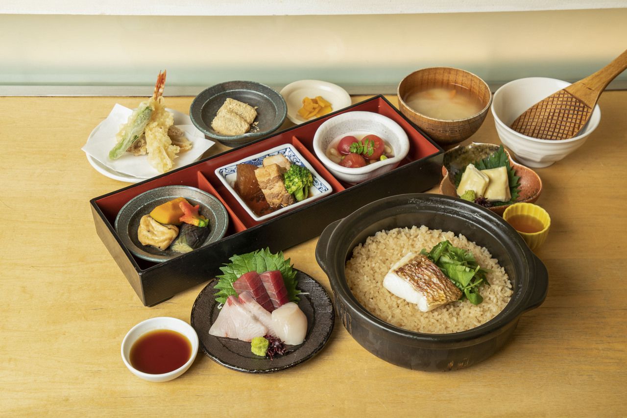 平日ランチ限定！【おはしの彩りランチコース】おばんざい3種盛、お造り2種、大海老と季節野菜の天麩羅、浅利と牛蒡の炊き込みご飯など
