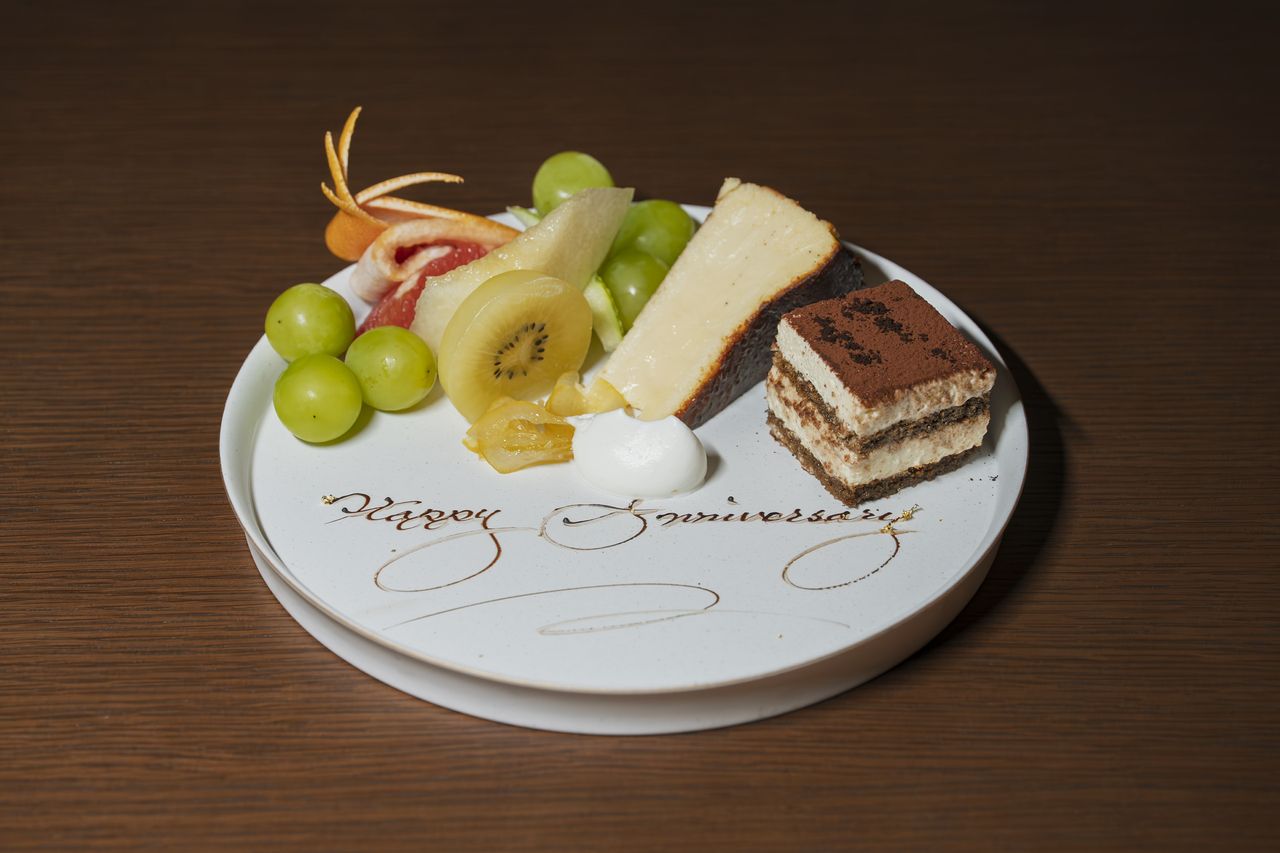 Dessert and fruit platter