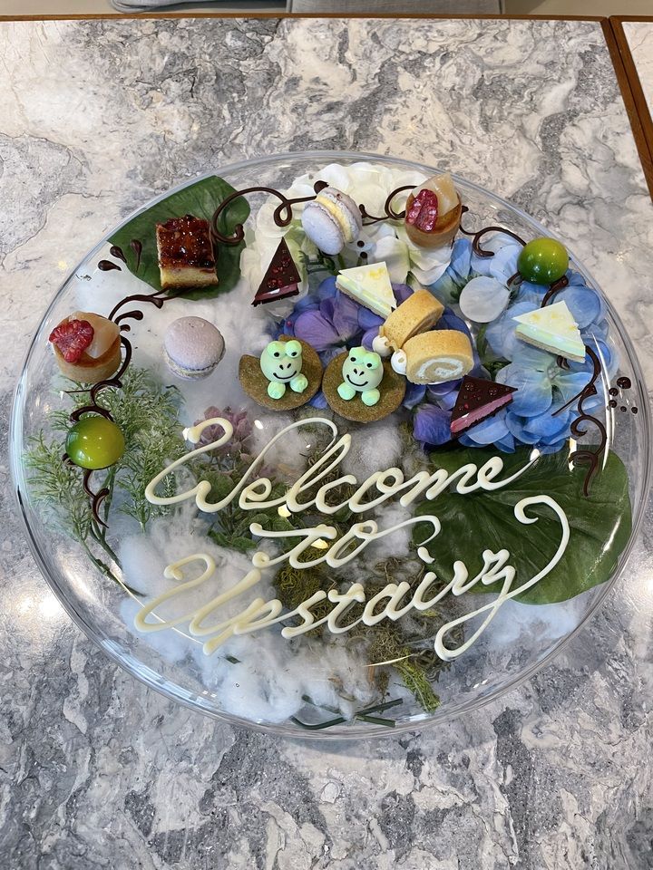 Chef's Special Course + Signature Plate: Appetizer, soup, main course, and dessert (4 dishes in total)