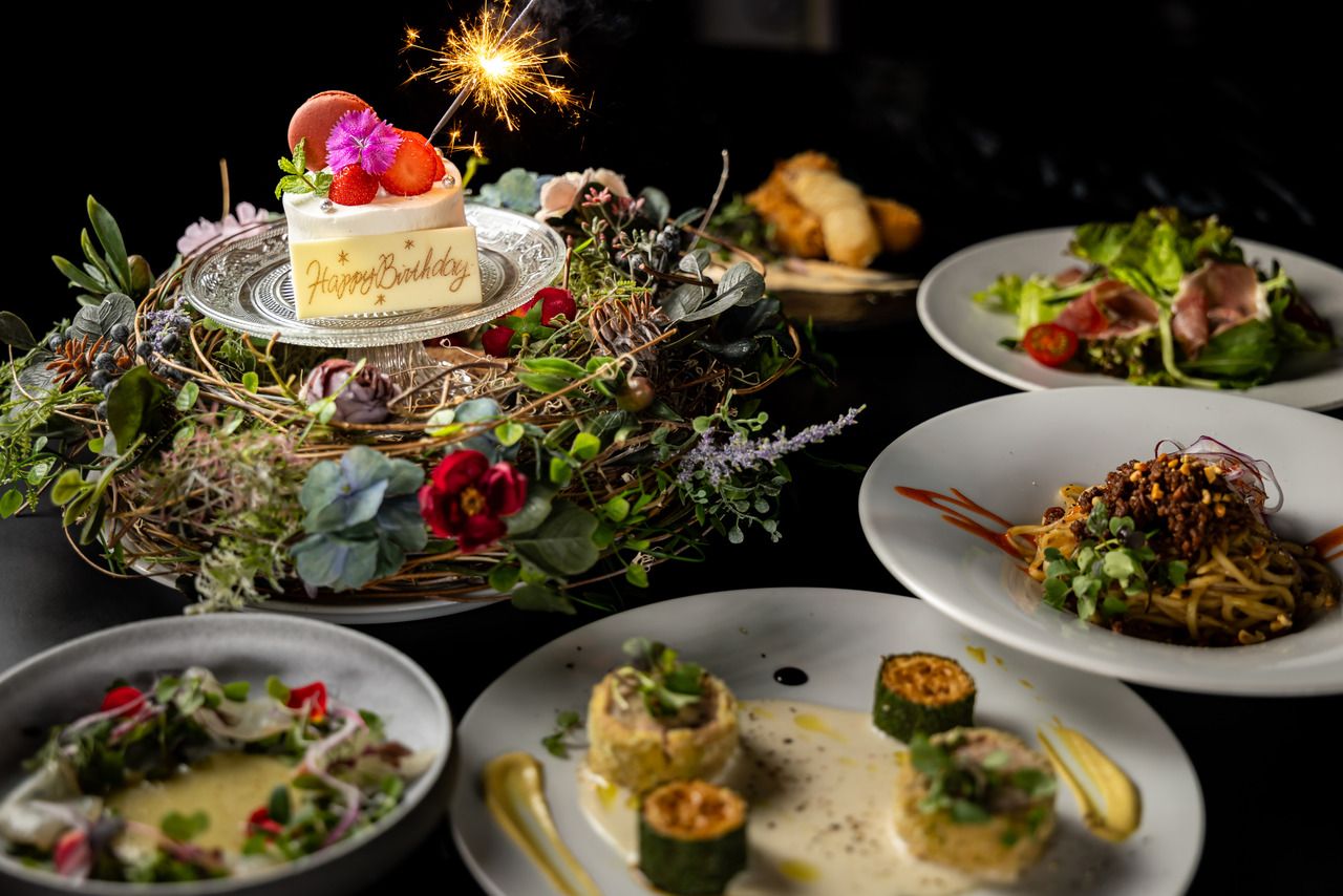 [Rich Birthday Course] Anniversary plan with flower wreath cake and birthstone cocktail for your loved one