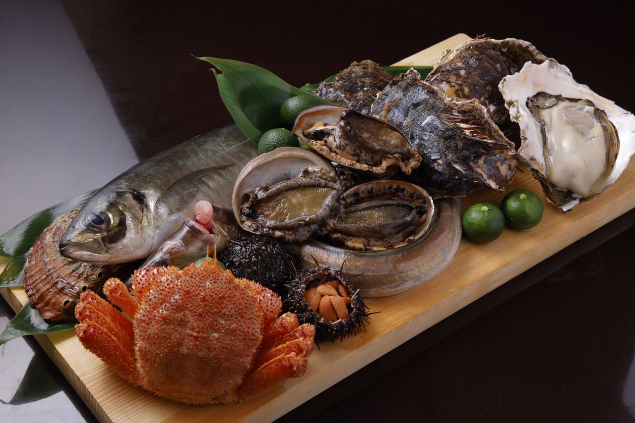 [Kyoto Gourmet Tour 2026 Spring] Special limited dinner course + two drinks: one glass of sparkling sake for a toast and one glass of special Japanese sake