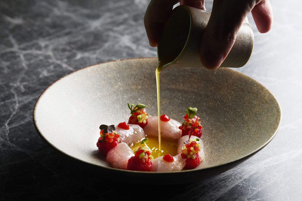 [Dinner: Presentation] A 7-course meal with two main dishes.