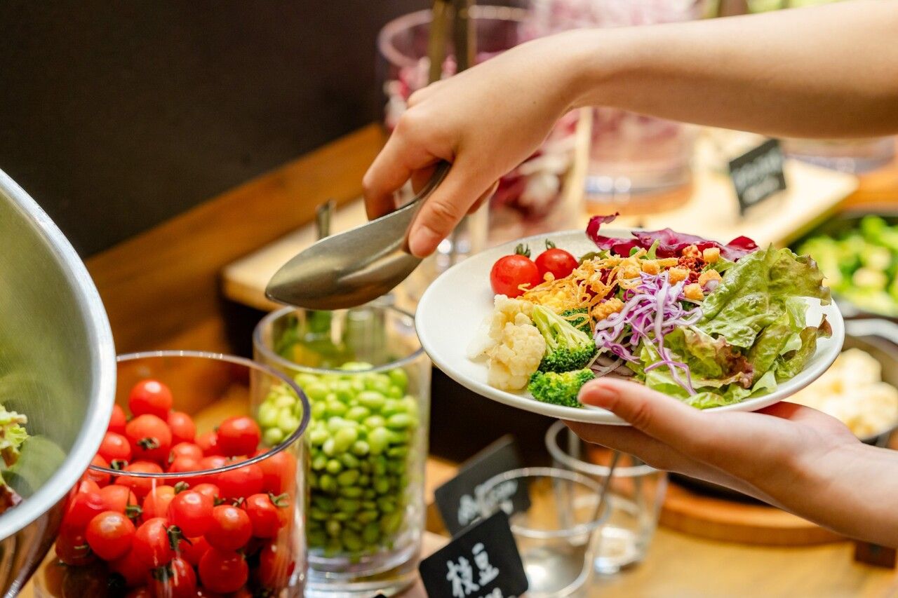 [90-minute weekend and holiday lunch buffet] Choose your main course, enjoy a wide selection of desserts, and enjoy free drinks including Kobe tea