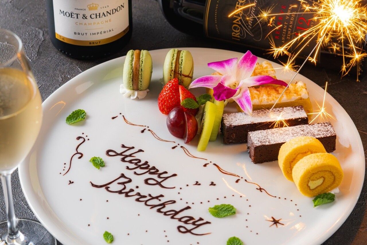 【誕生日・記念日】黒毛和牛 “厚切り赤身ステーキ”コース＋アニバーサリープレート〈2時間飲み放題付〉