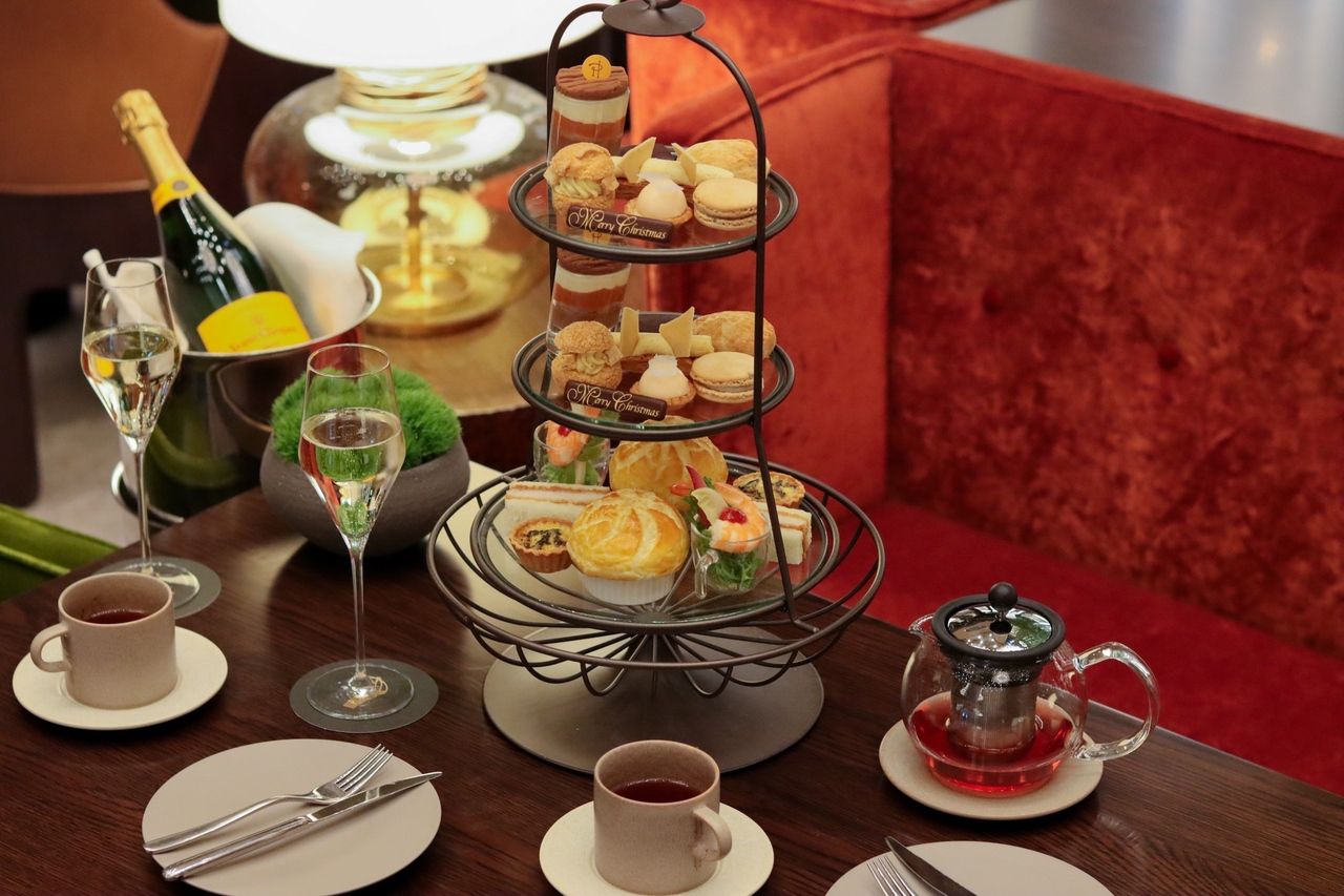 Pierre Hermé Paris Festive Afternoon Tea"マカロンギフト付き”