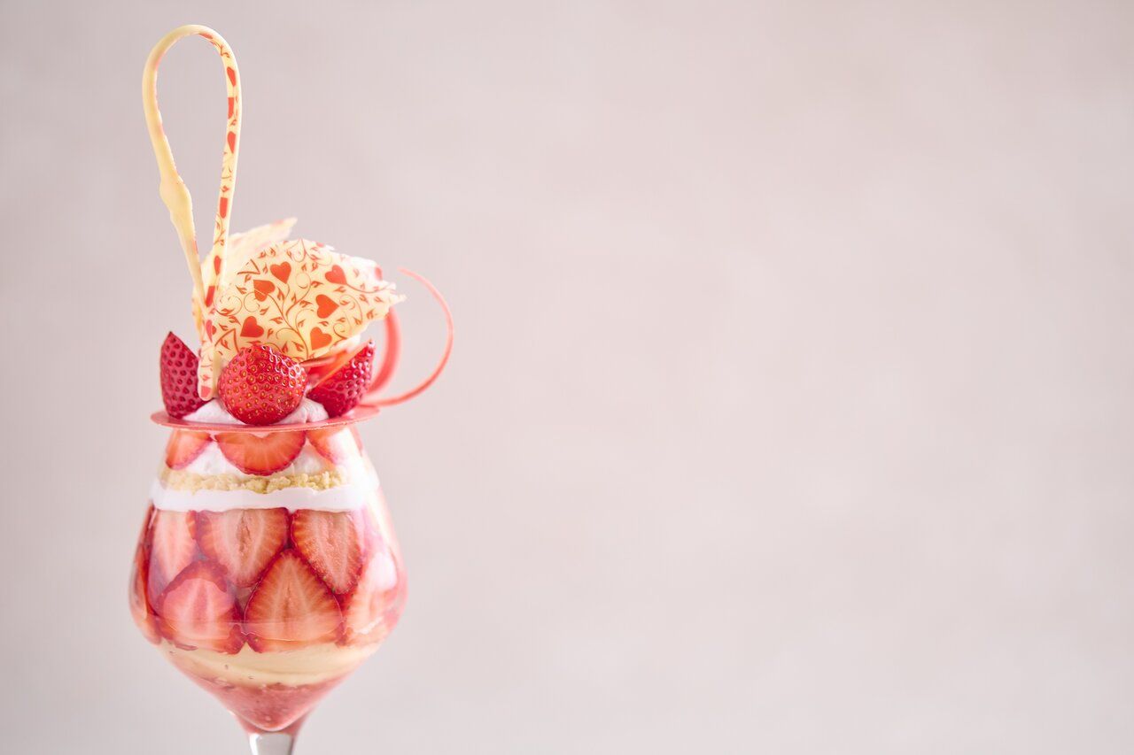 Swan Parfait - Amaou Strawberry - (Coffee or Tea Included)