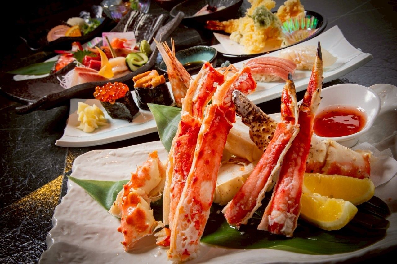 제철 사시미와 스시 외에 타라 게를 먹는 만족 플랜