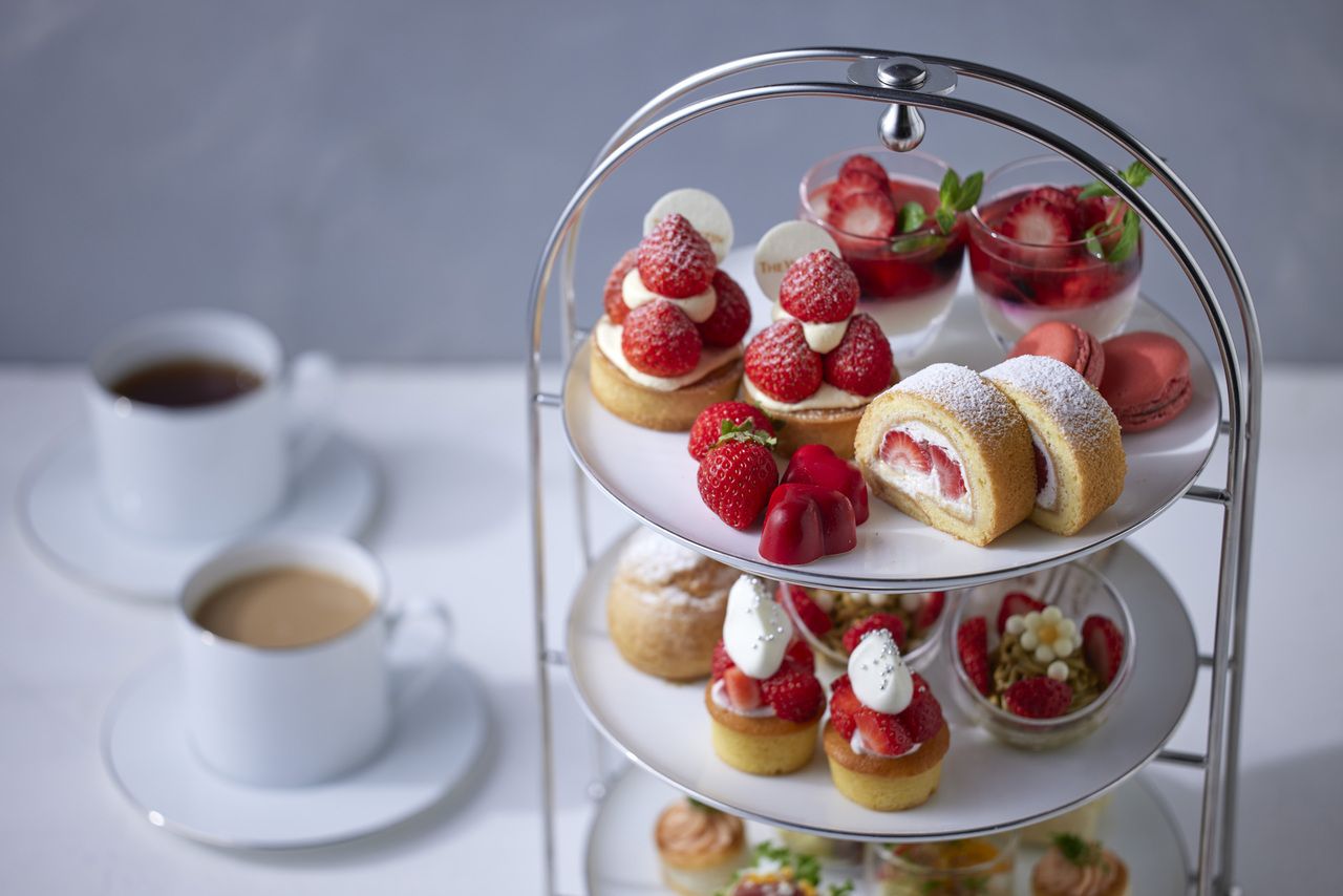 Strawberry Afternoon Tea (1/10 - 4/29) with Table Check Exclusive Souvenir