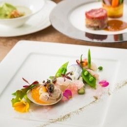 Dejeuner B+ with dessert cart