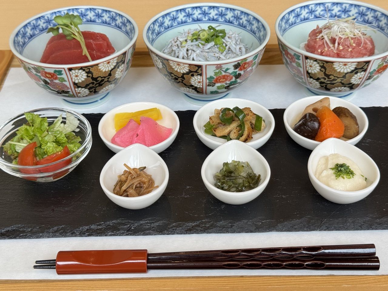 Tres tipos de gozen limitados a 15 comidas al día.