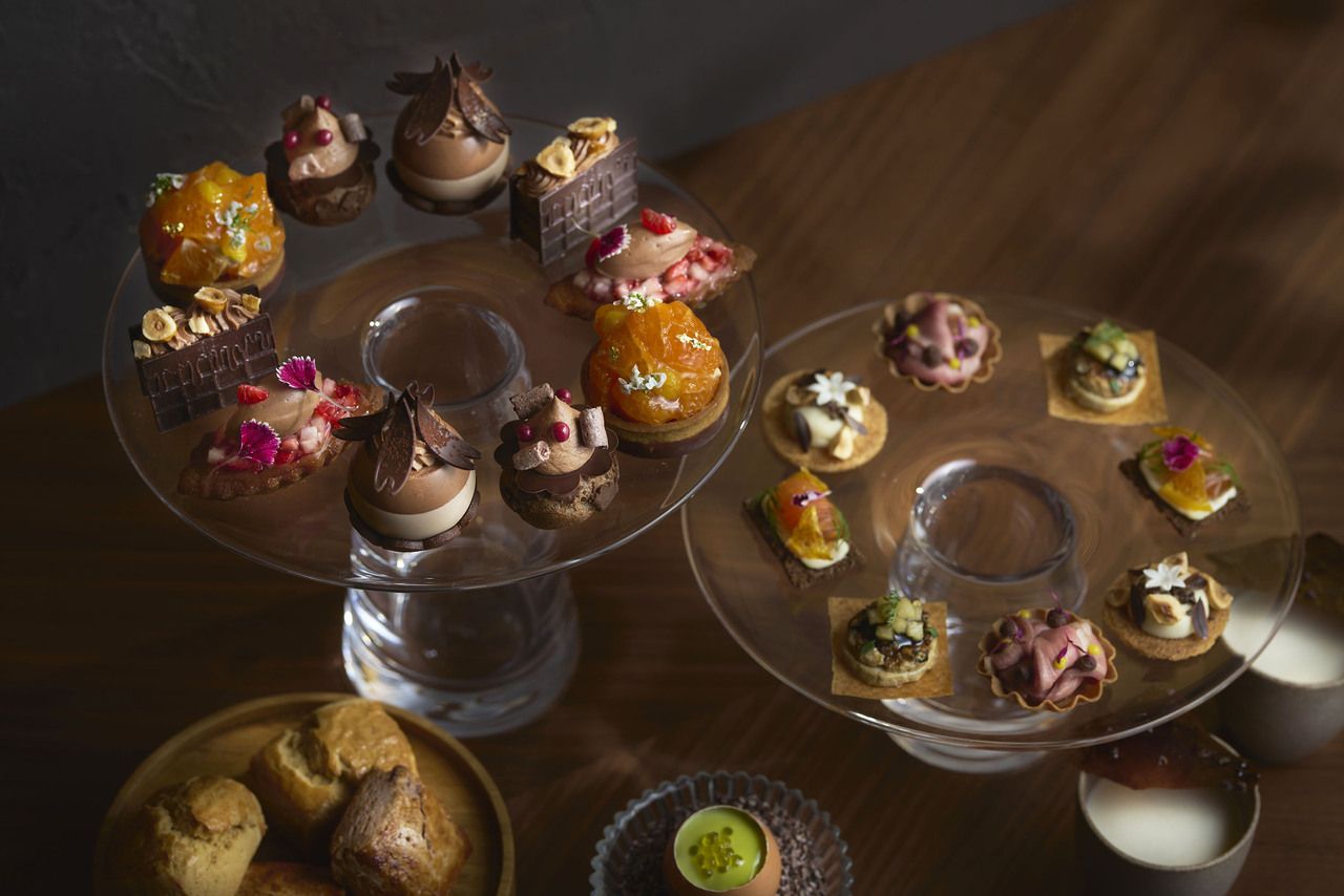 【Window Side Confirmation・Cheering Champagne Included】Chocolate Afternoon Tea
