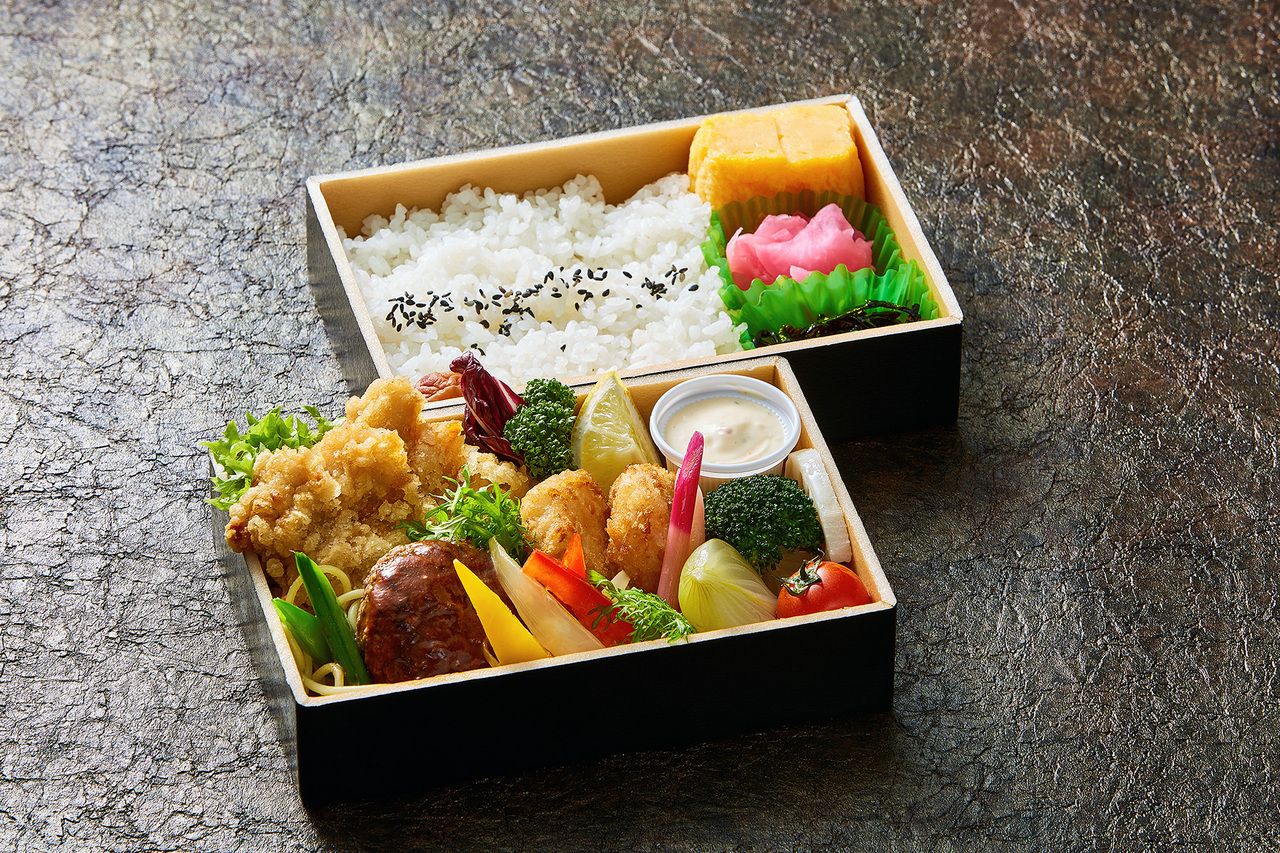 Combination Box: Deep-fried Tsukuba Chicken, Fried Scallops, and Mini Hamburger Steak