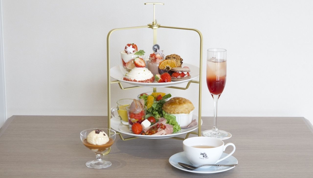 イヴェール・ロワイヤル・アフタヌーンティーセット (土日祝 13:30〜)